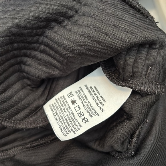 Nike Dri-Fit women’s black ribbed crew neck sweatshirt size medium - Picture 8 of 8